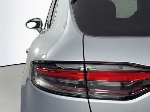 Certified 2026 Porsche Macan AWD/4WD image 16