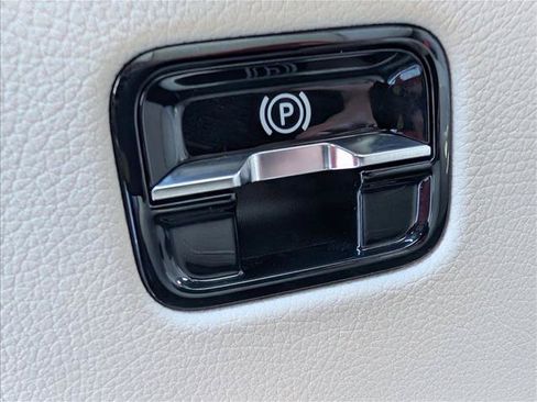 Used 2023 Mercedes-Benz GLC 300 image 28