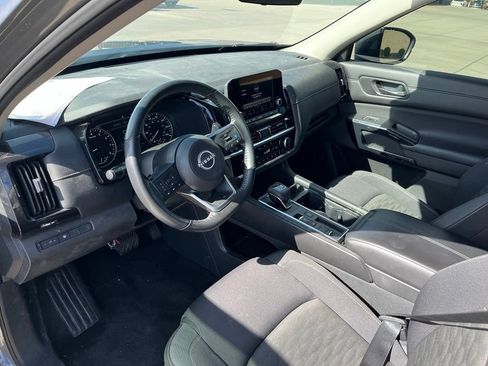 Used 2024 Nissan Pathfinder SV FWD image 11