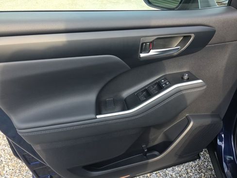 Certified 2026 Toyota Highlander XLE image 13