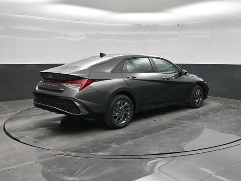 New 2026 Hyundai Elantra Hybrid FWD image 7