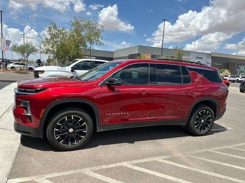 Used 2025 Chevrolet Traverse LT w/ Sun and Wheel Package FWD image 2