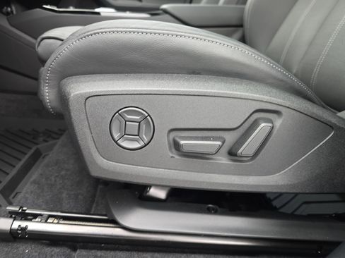 Certified 2025 Audi Q6 e-tron Premium Plus w/ Premium Plus image 28