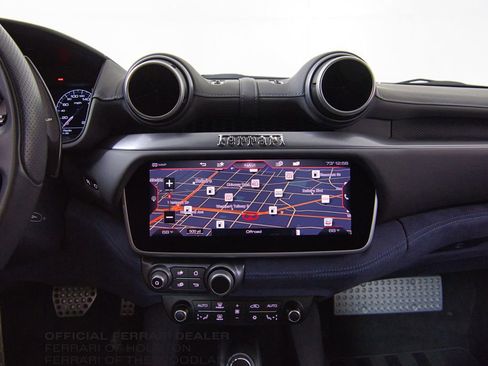 Used 2019 Ferrari Portofino image 10