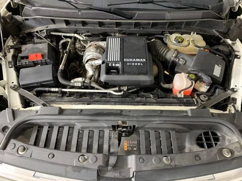 Used 2020 Chevrolet Silverado 1500 LTZ w/ LTZ Convenience Package AWD/4WD image 30