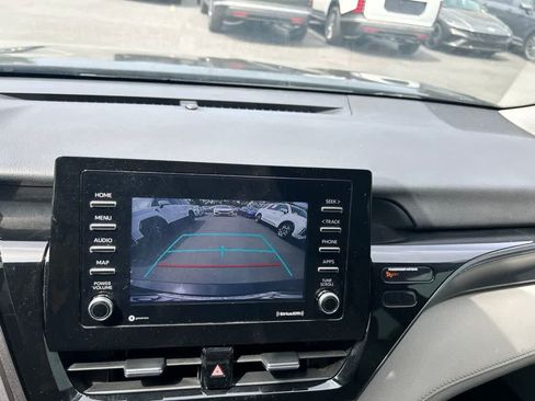 Used 2021 Toyota Camry SE FWD image 9