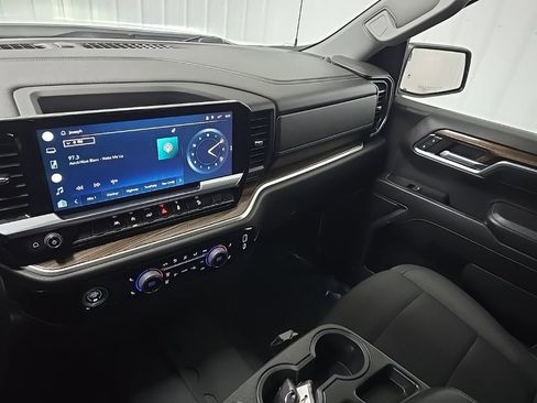 Used 2022 Chevrolet Silverado 1500 RST AWD/4WD image 25