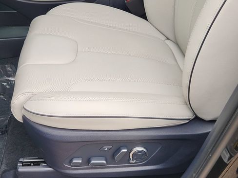 Certified 2025 Hyundai Palisade Calligraphy FWD image 24