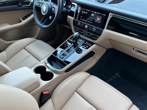Certified 2026 Porsche Macan AWD/4WD image 18