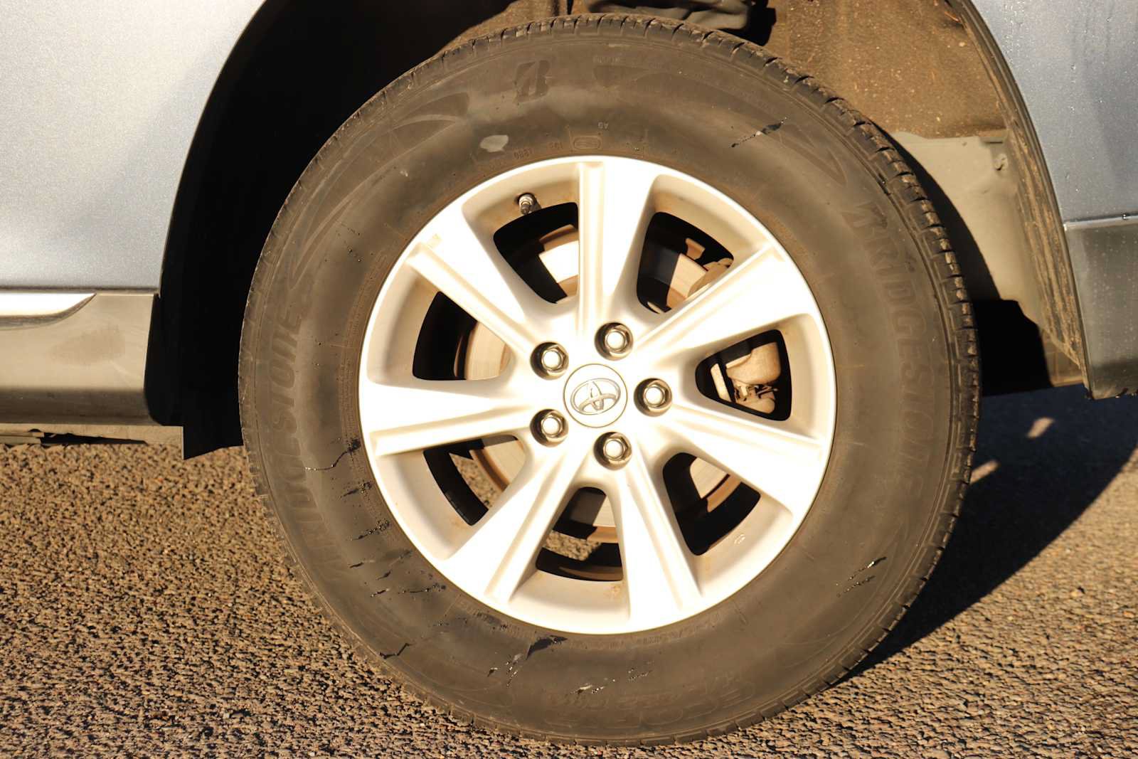 Used 2013 Toyota Highlander FWD w/ Cold Weather Pkg image 9