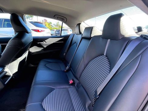 Used 2019 Toyota Camry L image 15