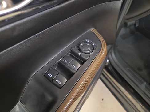 Used 2021 GMC Acadia SLE w/ Elevation Edition image 11