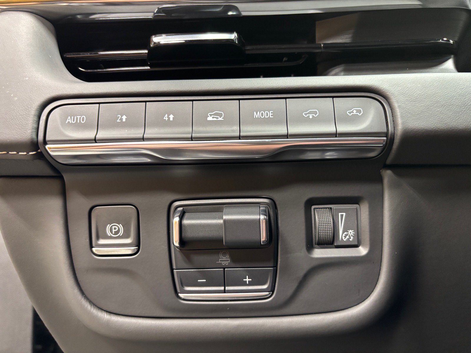 Used 2023 Cadillac Escalade Sport Platinum w/ LPO, ONYX Package AWD/4WD image 22