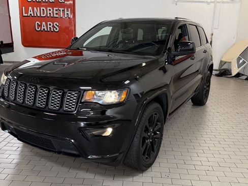 Used 2018 Jeep Grand Cherokee Altitude AWD/4WD image 3