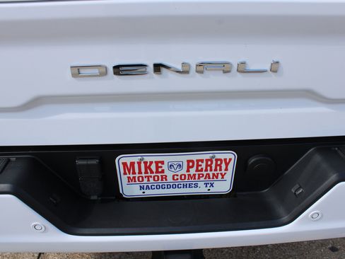 Used 2025 GMC Sierra 2500 Denali w/ Denali Reserve Package AWD/4WD image 17
