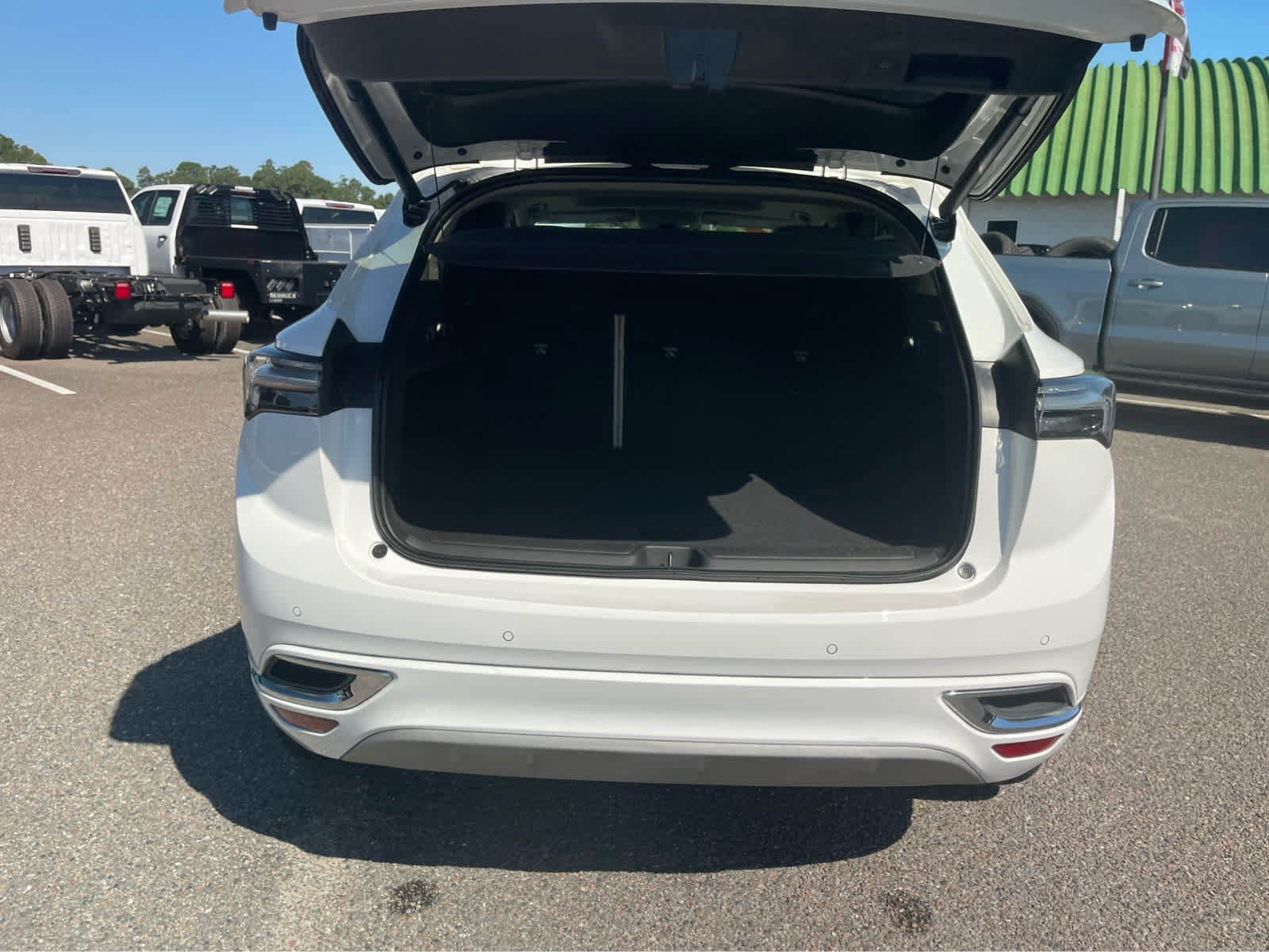 Used 2022 Buick Envision Avenir w/ Technology Package II FWD image 22