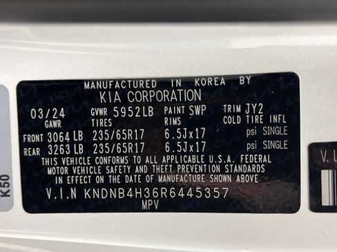 Used 2024 Kia Carnival LX FWD image 29