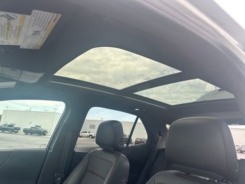 Used 2022 Chevrolet Equinox RS w/ RS Leather Package image 25