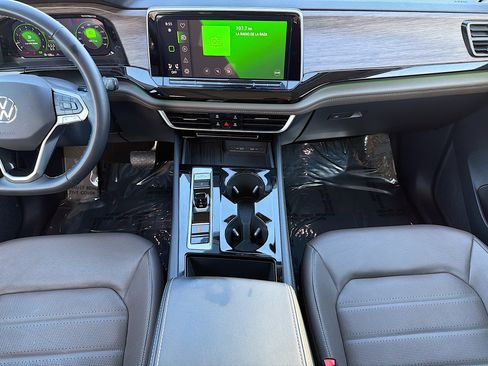 Used 2025 Volkswagen Atlas SEL image 18