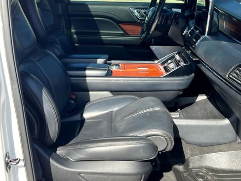 Used 2018 Lincoln Navigator Reserve w/ Technology Package image 27