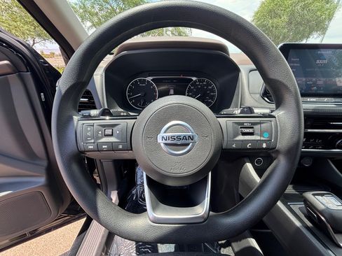 Used 2021 Nissan Rogue SV AWD/4WD image 12