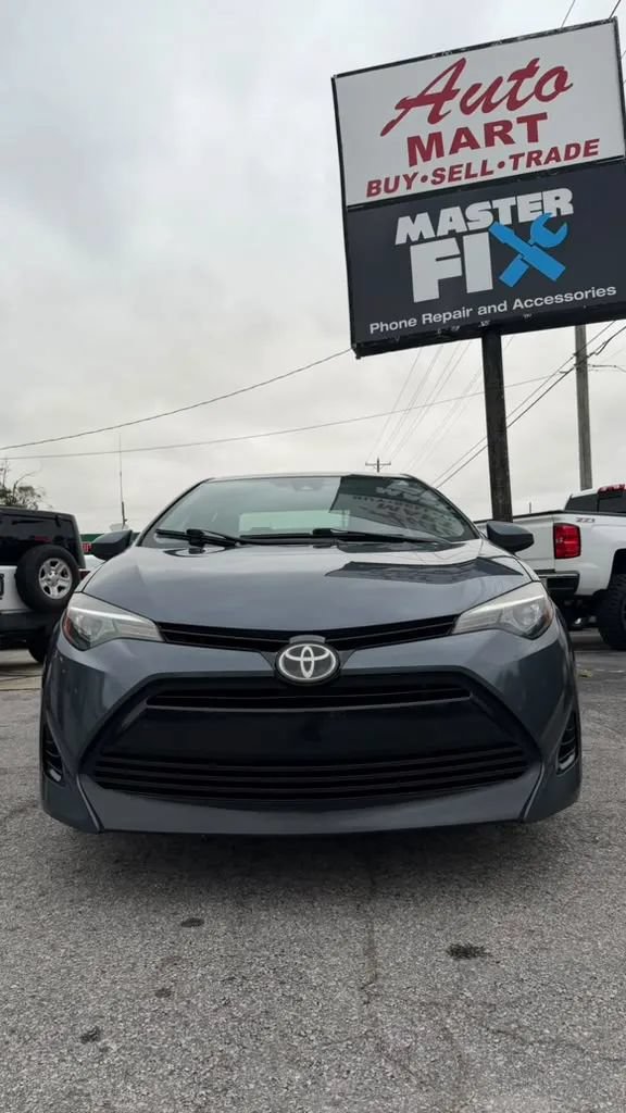 Used 2017 Toyota Corolla LE FWD image 2