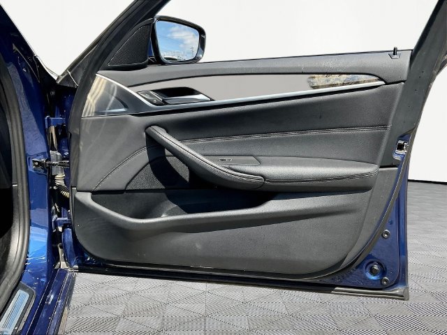 Used 2023 BMW 540i w/ M Sport Package RWD image 30