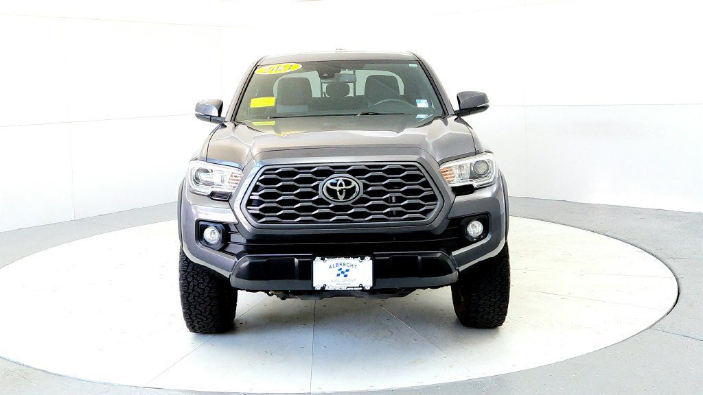 Used 2021 Toyota Tacoma TRD Off-Road w/ Technology Package AWD/4WD image 8