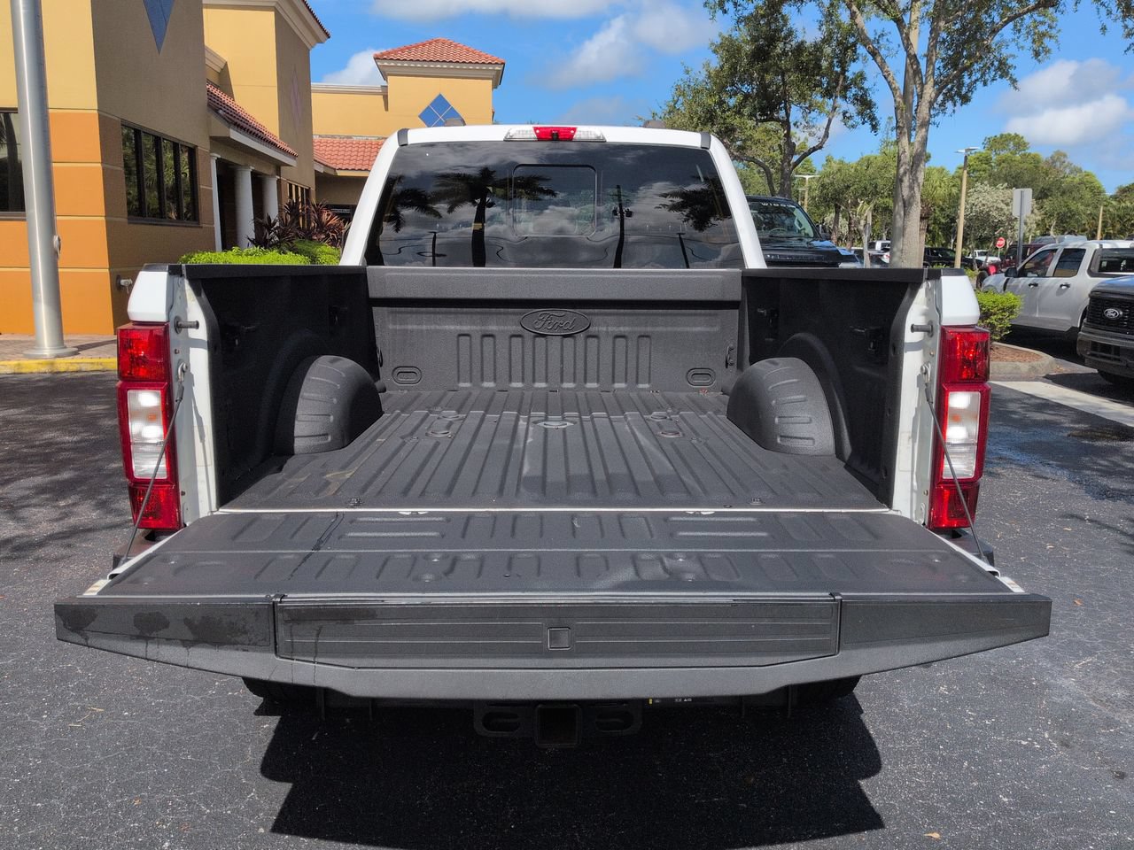 Used 2022 Ford F250 Lariat w/ Lariat Ultimate Package AWD/4WD image 13