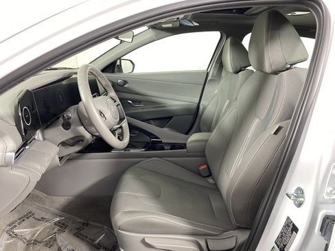 Used 2025 Hyundai Elantra SEL image 17