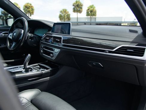 Used 2020 BMW 740i w/ M Sport Package RWD image 27