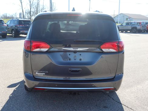 Used 2019 Chrysler Pacifica Touring-L Plus image 5