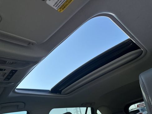Certified 2020 Toyota RAV4 XLE Premium AWD/4WD image 38
