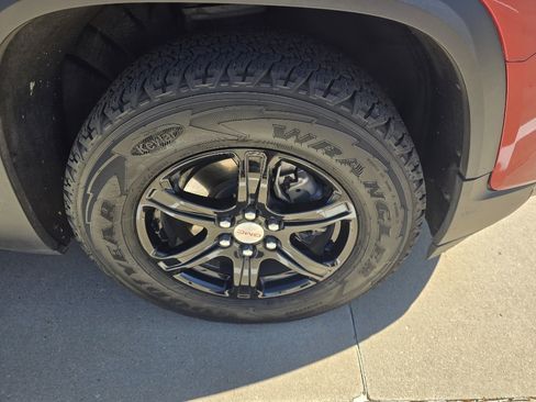 Used 2023 GMC Acadia AT4 w/ Technology Package AWD/4WD image 9