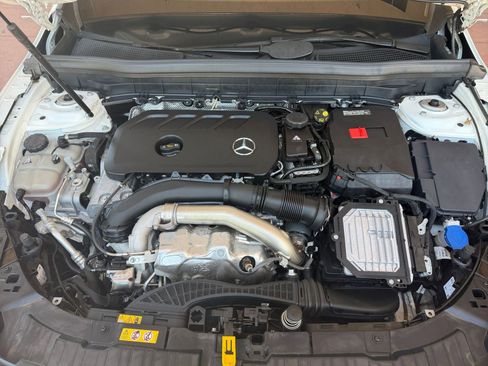Used 2025 Mercedes-Benz GLB 250 image 35