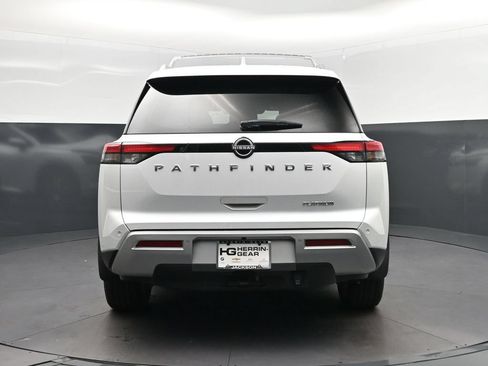 Used 2025 Nissan Pathfinder Platinum FWD image 6