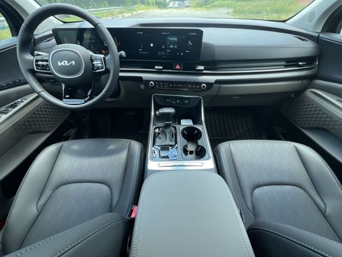 New 2026 Kia Carnival EX FWD image 32