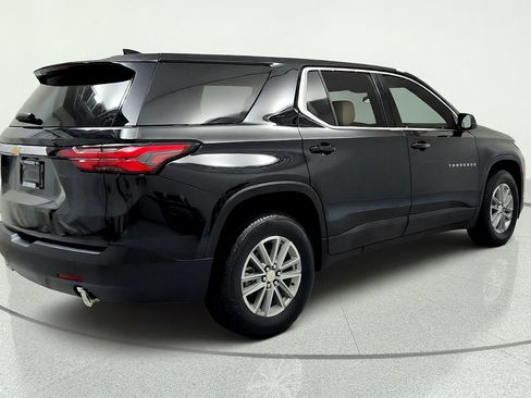 Used 2023 Chevrolet Traverse LS FWD image 5