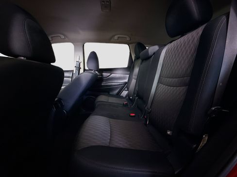 Used 2020 Nissan Rogue SV FWD image 25