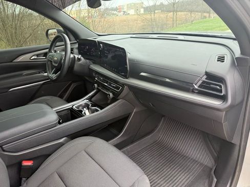 Used 2024 Chevrolet Traverse LS image 23