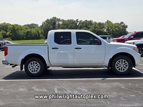 Used 2021 Nissan Frontier SV RWD image 2