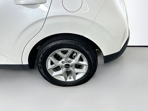 Used 2025 Kia Soul LX w/ LX Technology Package FWD image 11