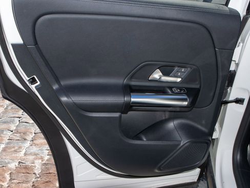 Used 2022 Mercedes-Benz GLA 250 w/ Premium Package Lite image 11