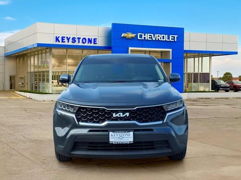 Used 2023 Kia Sorento LX FWD image 2