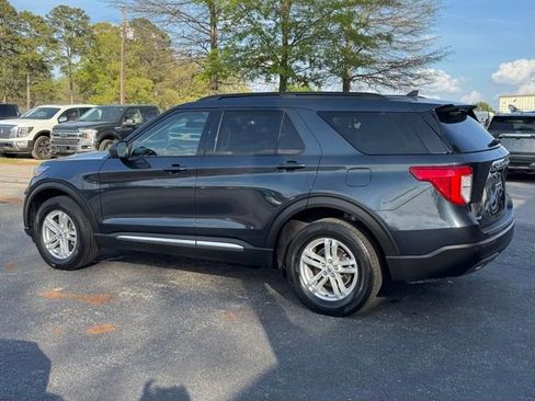 Used 2022 Ford Explorer XLT w/ Equipment Group 202A AWD/4WD image 5