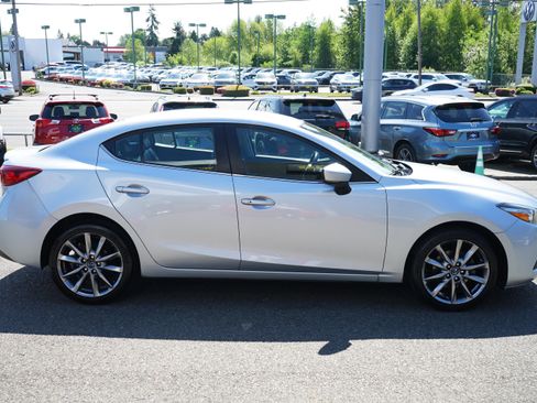 Used 2018 MAZDA MAZDA3 Touring FWD image 6