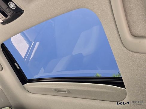 Certified 2023 Kia Niro EX Touring FWD image 21