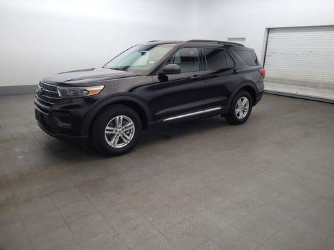 Used 2020 Ford Explorer XLT w/ Comfort Package AWD/4WD image 2