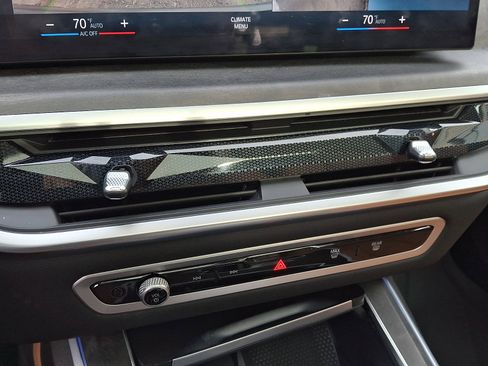 Used 2023 BMW X7 xDrive40i w/ Premium Package image 19