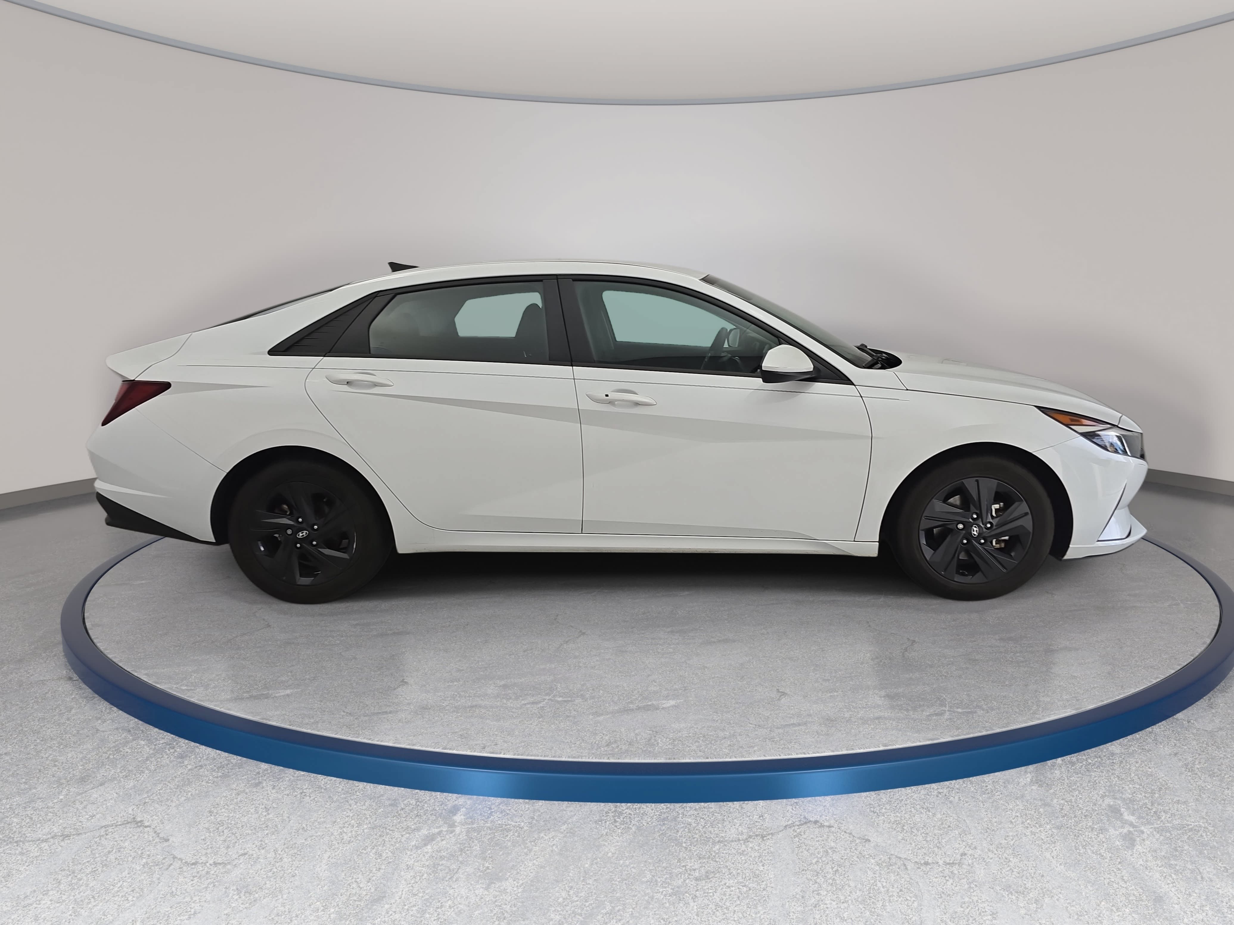 Used 2022 Hyundai Elantra SEL FWD image 4